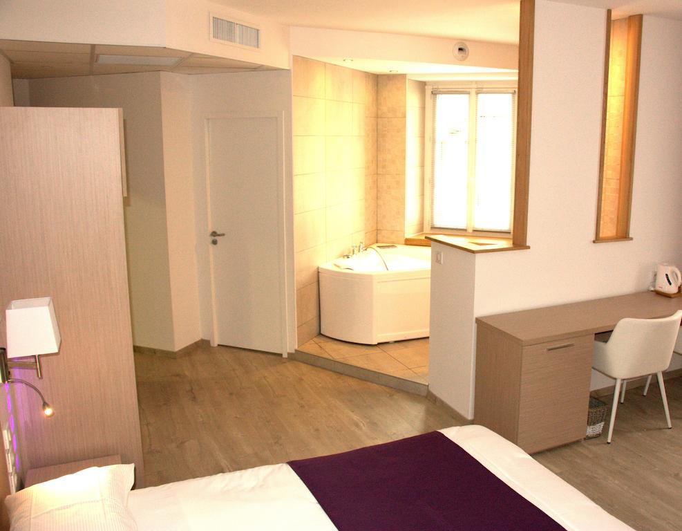 Hotel Terranostra ตาฮาสกง-ซูร์-อารีแยฌ ห้อง รูปภาพ