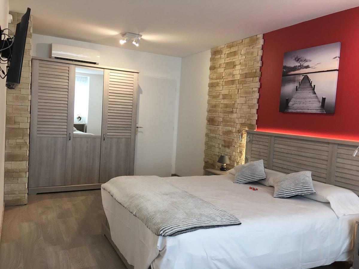 Hotel Terranostra ตาฮาสกง-ซูร์-อารีแยฌ ภายนอก รูปภาพ