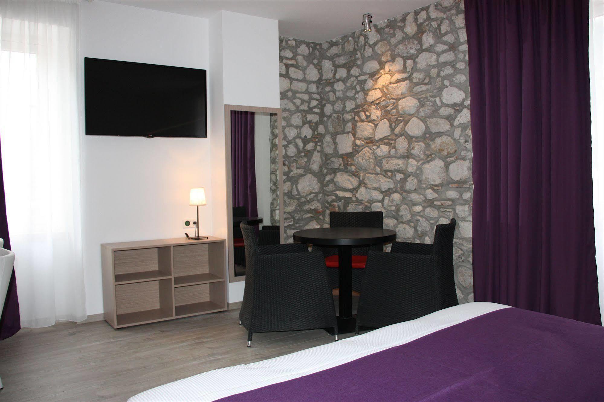 Hotel Terranostra ตาฮาสกง-ซูร์-อารีแยฌ ภายนอก รูปภาพ
